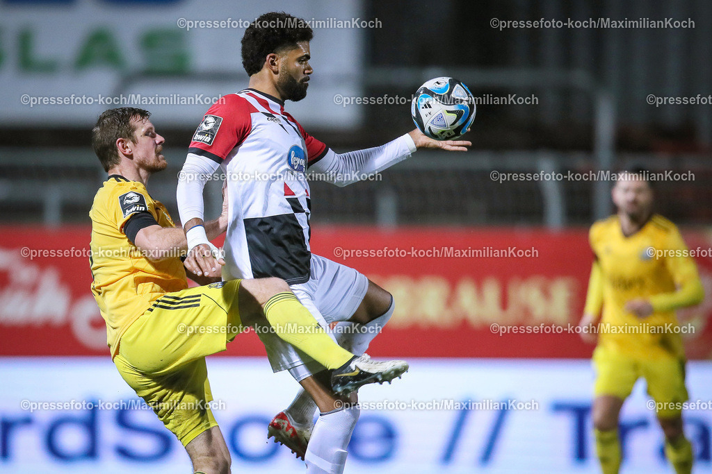 Koe3Liga21022401022 | 21.02.2024, Köln, Fußball, bwin 3. Liga Herren, Sportpark Höhenberg, 21. Spieltag, Saison 2023 2024, FC Viktoria Köln – FC Viktoria Köln – 1. FC Saarbrücken: Manuel Zeitz (1. FC Saarbrücken) kämpft gegen Andre Becker (Viktoria Köln) um den Ball. 
DFB regulations prohibit any use of photographs as image sequences and or quasi-video.
