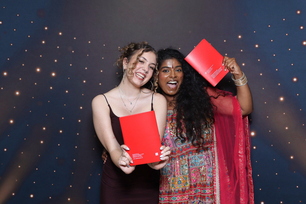 ZD260628112736-36 | Fotoshop von zweidimensional Fotografie. Ihr Fotograf im Aargau. Abzüge von Ihrem Fotobox Event bestellen.Abzüge von Ihrem Hochzeit bestellen.Abzüge von Ihrem Schulfotograf bestellen.
