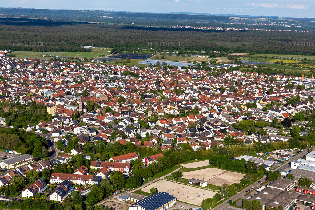 Luftbild: Ortsansicht im Ortsteil Eggenstein in Eggenstein-Leopoldshafen im Bundesland Baden-Württemberg in Deutschland. Foto: IMG_126745.jpg vom 28.05.2021 durch Werner Riehm/FLY-FOTO.de