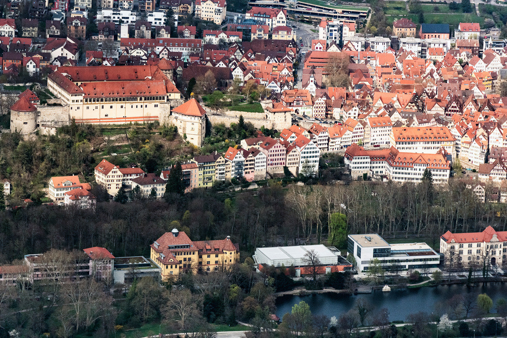 dr__0022404.jpg | TüBINGEN 11.04.2019 Altstadtbereich und Innenstadtzentrum in Tübingen im Bundesland Baden-Württemberg, Deutschland. // Old Town area and city center in Tuebingen in the state Baden-Wurttemberg, Germany. Foto: Daniel Reiter