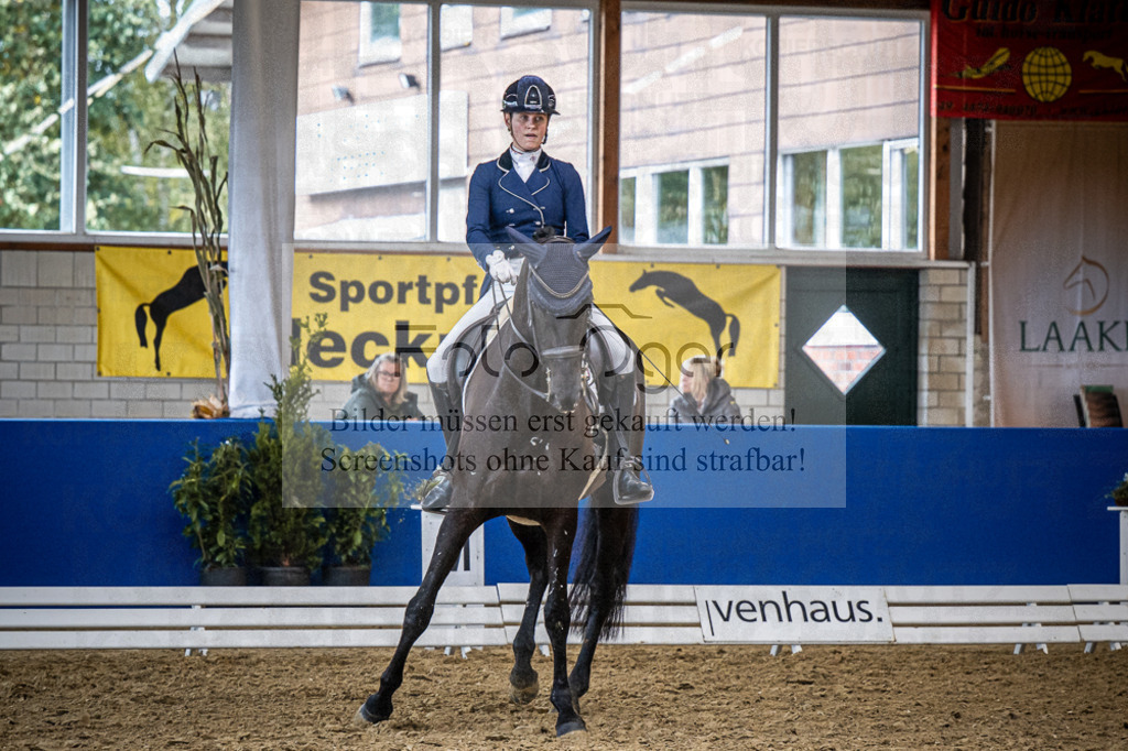 DOS_1550 | Entdecke hochwertige Reitturnierfotos von Foto Oger. Professionell, emotional und authentisch – jetzt Lieblingsmomente im Shop bestellen.Deutschlandweite Turnierfotografie. - Realisiert mit Pictrs.com