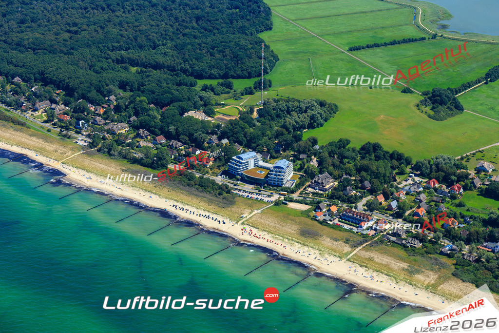 Die Luftaufnahme der Stadt Ahrenshoop wurde vom UL-Flugzeug heraus erstellt ( keine Drohne )- hohe Auflösung für beste Qualität