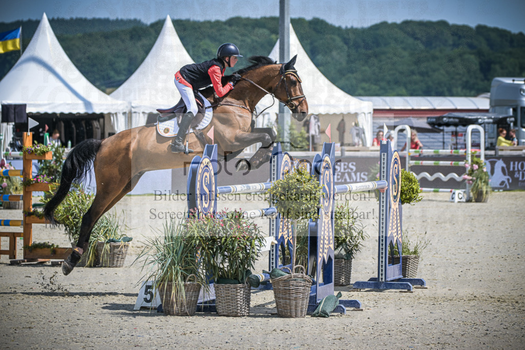 DOS_1586 | Entdecke hochwertige Reitturnierfotos von Foto Oger. Professionell, emotional und authentisch – jetzt Lieblingsmomente im Shop bestellen.Deutschlandweite Turnierfotografie. - Realisiert mit Pictrs.com