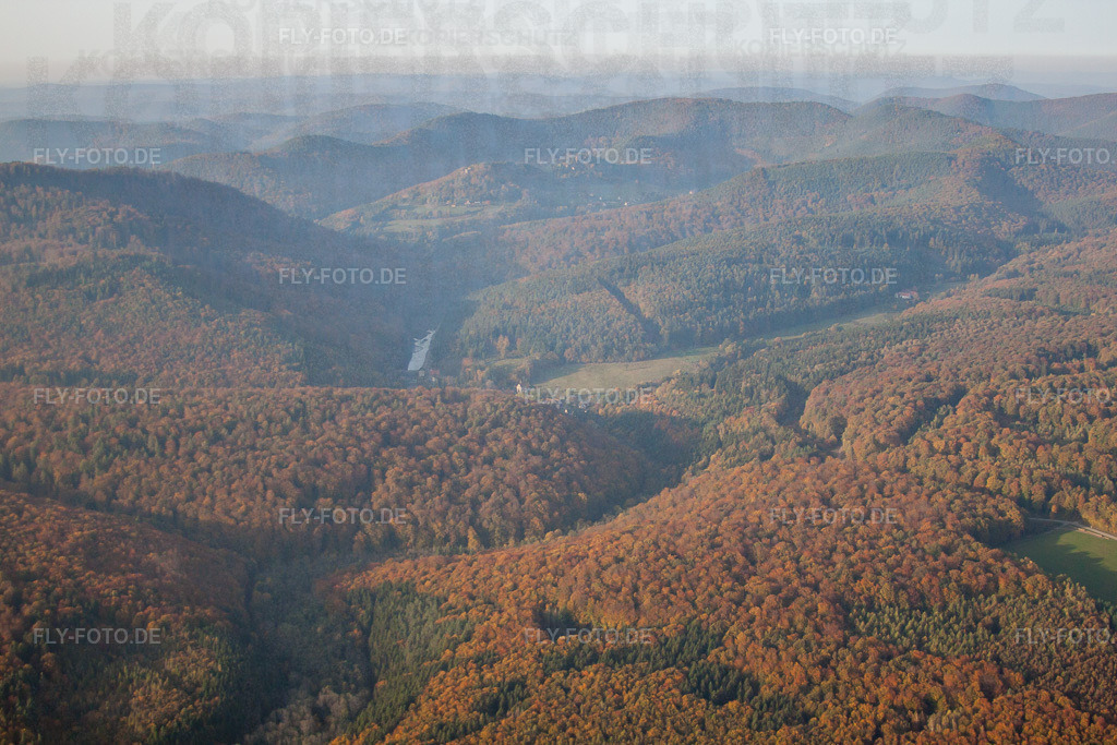 Ortsansicht | Luftbild: Ortsansicht in Nehwiller-près-Wœrth im Bundesland Bas-Rhin in Frankreich. Foto: IMG_54124.jpg vom 21.10.2012 durch Werner Riehm/FLY-FOTO.de - Realisiert mit Pictrs.com