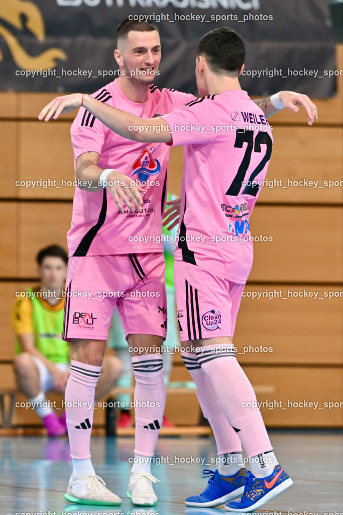 Carinthia Flamengo Futsal Club vs. FC Ljuti Krajisnici | Jubel Carinthia Flamengo Mannschaft, #72 Armin Kahvedzic Carinthia Flamengo,  #24 Zoran Vukovic Carinthia Flamengo,  Carinthia Flamengo Futsal Club vs. FC Ljuti Krajisnici, Carinthia Flamengo Futsal Club vs. FC Ljuti Krajisnici am 05.01.2025 in Klagenfurt (Ballspielhalle Viktring), Austria, (Photo by Bernd Stefan)
