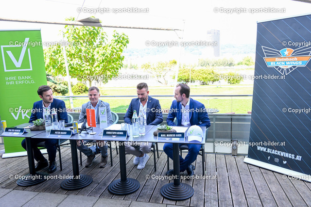 AUT, Pressekonferenz Eishockey Black Wings Linz, Praesentation Trikot und neue Sponsorpartner | 16.08.2023, Linz, AUT, Pressekonferenz Eishockey Black Wings Linz, Praesentation Trikot und neue Sponsorpartner, im Bild Walter Scherb (Spitz), Peter Nader, Praesident EHC Black Wings Linz (BWL), Christoph Handl, Vize-Praesident EHC Black Wings Linz (BWL), Markus Auer (VKB)


