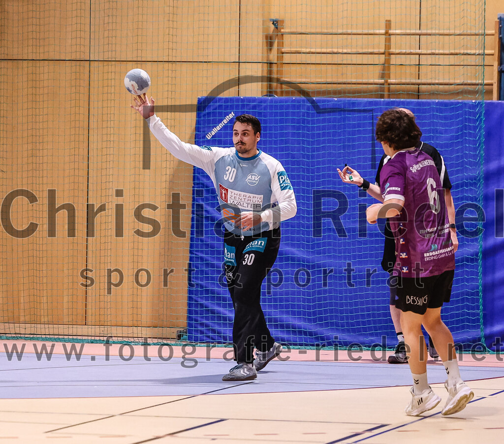 2024-11-24_047_SpVgg_Altenerding_gegen_ASV_Dachau | Erding, Deutschland, 24.11.2024:Handball, Bezirksoberliga Männer 2024 / 2025, 8. Spieltag, SpVgg Altenerding gegen ASV Dachau, Endergebnis: 30:23Torwart Valentin Hagitte (ASV Dachau, #30), Jabob Köhler (SpVgg Altenerding, #6)Foto: Christian Riedel / fotografie-riedel.net