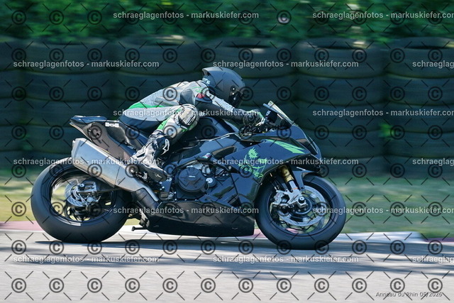 26BT01-0940 | 122 - Realisiert mit Pictrs.com