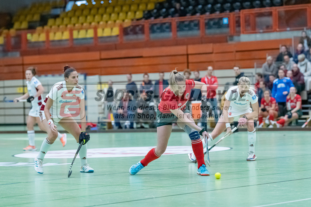 HK_20230122_103098 | 1. Bundesliga ( Halle ) Damen Crefelder HTC - Rot-Weiss Köln am 22.1.2023 Crefelder HTC  ( CHTC ) Halle Glockenspitz , Krefeld , Alina Pasthy ( Crefelder HTC #11 )