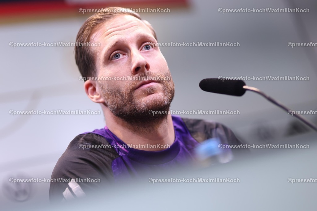 DFB22032501070 | 22.03.2025, Fußball, Abschlusstraining und Pressekonferenz vor dem Nations League  Viertelfinale Deutschland - Italien, Signal Iduna Park, Saison 2024 2025: Torwart Oliver Baumann (GER #01) DFB regulations prohibit any use of photographs as image sequences and or quasi-video.