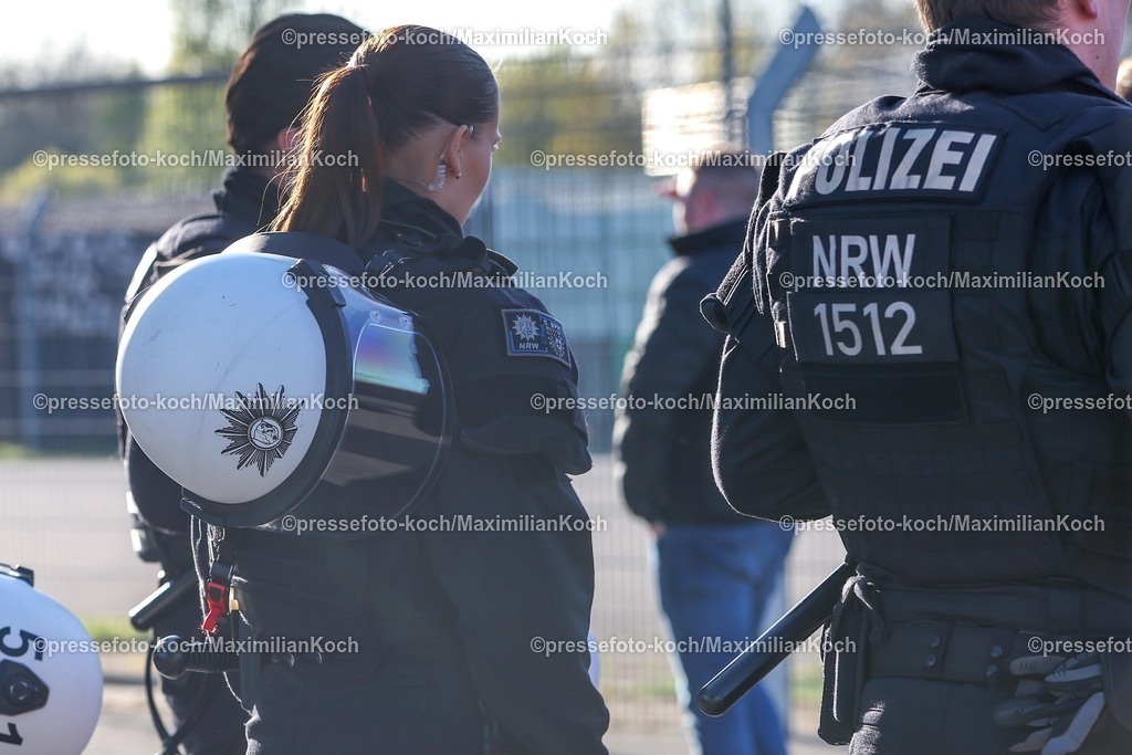 RWE06042501006 | 2025.04.06, Fußball, 3.Liga, Rot-Weiss Essen - FC Hansa Rostock, Stadion Hafenstraße, Saison 2024 2025: Feature Polizeibereitschaft beim HochrisikospielDFB regulations prohibit any use of photographs as image sequences and or quasi-video.