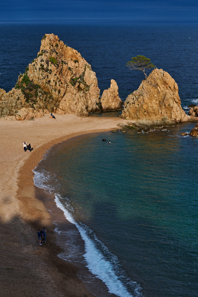 Küstenlandschaft der Costa Brava im Abendlicht | Tossa de Mare, Frankreich - May 14, 2024: Küstenlandschaft der Costa Brava im Abendlicht. - Realisiert mit Pictrs.com