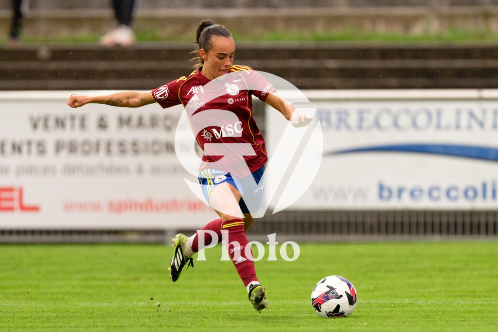 DZ9_4798_c | Switzerland: AXA Womens Super League 2025/26, Servette FC Chenois Feminin vs FC Aarau Frauen - Stade des Trois-Chene, Chene-Bourge: Joana Marchao (24 Servette FC Chenois Feminin) shoots the ball (action) 