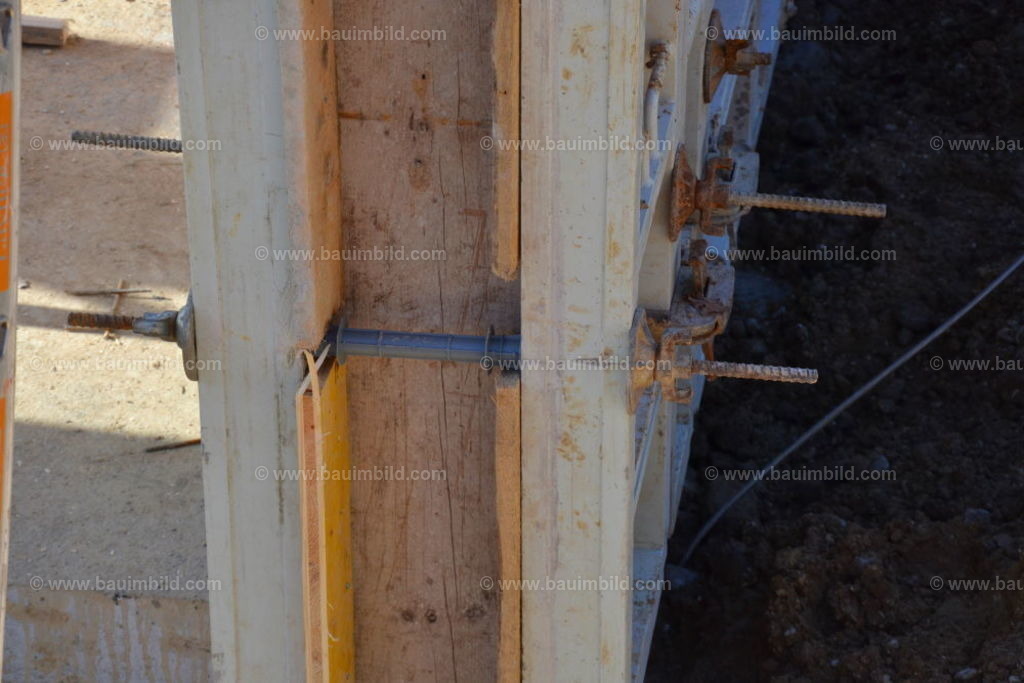 bib-lg04-betonarbeiten-0636 | Nach LV-Leistungsgruppen sortierte Detailfotos über den Bau eines Hauses. Alle Hausbau-Bilder direkt vom Urheber und Autor der Website Haus-Selber-Bauen.com