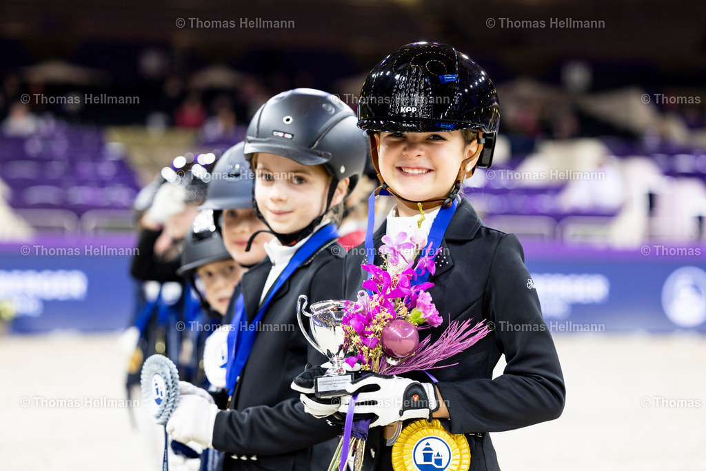 TH_Nürnberger Burgpokal Führzügelwettbewerb_13273 | Nürnberger Burgpokal Führzügelwettbewerb beim Festhallen Reitturnier Frankfurt 2023 am 15.12.23 in Frankfurt, Festhalle