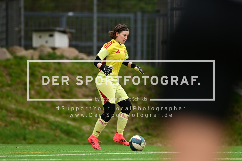 Fußball I Frauen I Saison 2025-2026 I Bezirksliga I 21. Spieltag I Harburger TB - Rahlstedter SC I 165652 | Der Sportfotograf. - Realisiert mit Pictrs.com