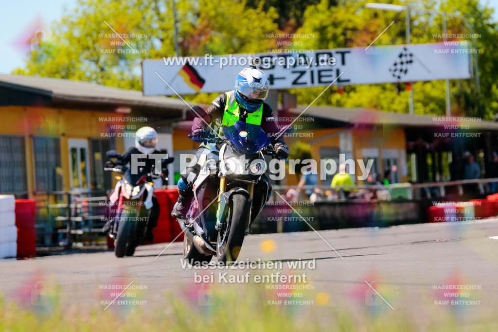 Moto-TeamOBK-22333 | Hier findet Ihr Bilder von Touristenfahrten auf der Nürburgring Nordschleife oder von anderen Veranstaltungen die ich besucht habe. Viel Spass beim Durch Schauen 