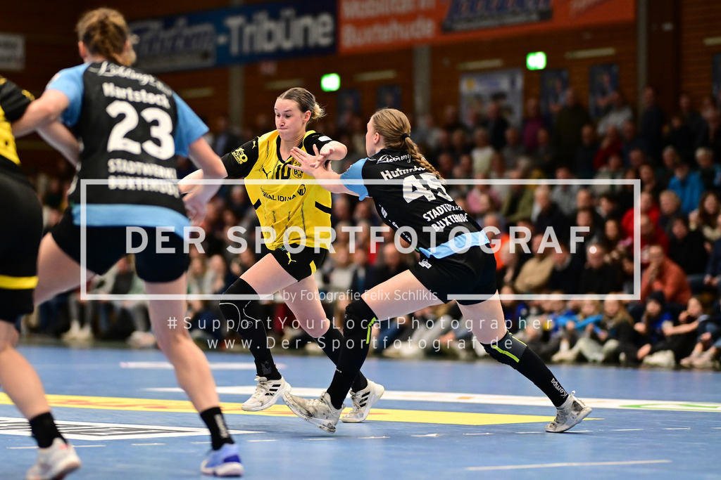 Handball I Frauen I Saison 2024-2025 I 1. HBF I 12. Spieltag I Buxtehuder SV - Borussia Dortmund I 053437 | Lena Sophia Degenhardt (10, Borussia Dortmund)Jolina Huhnstock (45, Buxtehuder Sportverein) - Realized with Pictrs.com