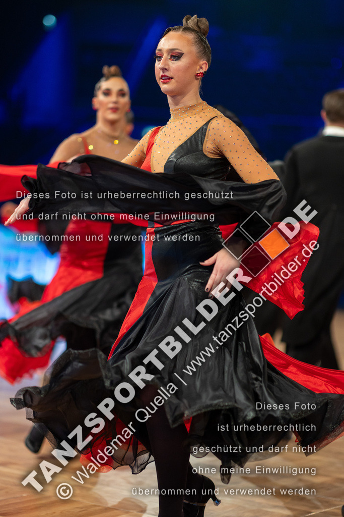 20251206-00381 | Hier finden Sie Tanz Bilder vom Latein und Standard Formationen tanzen. Sportbilder vom Tanzsport. Schöne Fotos und von Weltmeisterschaft, Europameisterschaft, Bundesliga, Regionalliga, Oberliga und Landesliga sowie von GOC Stuttgart, DanceComp, WM Bremen