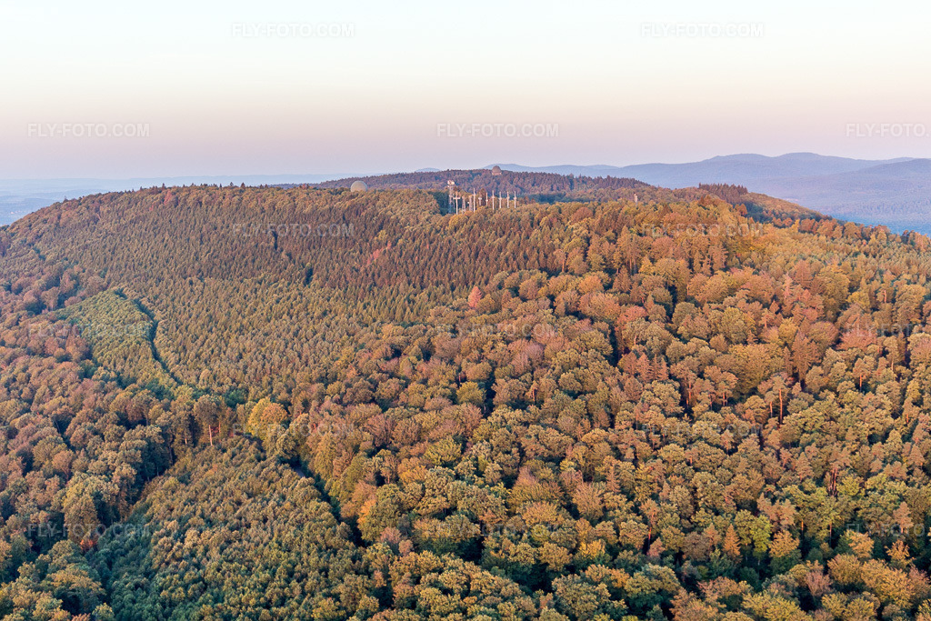 Aerial view: Radar station in Lampertsloch in the state Bas-Rhin, France.Photo: IMG_111614.jpg taken on 09/16/2018 by Werner Riehm/FLY-FOTO.comResolution of the original: 4661 x 3108 px