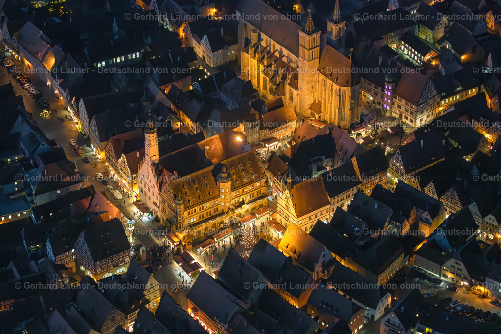 3906348 | weihnachtliches Rothenburg bei Nacht
