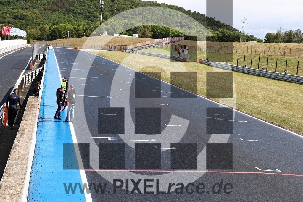social-20250823_07098 | Schöne Erinnerungen an spannende Momente - das festzuhalten ist unser Job. PIXELrace.de ist seit 2003 auf den Rennstrecken Europas unterwegs um die Action draußen beim Fahren und die wunderbare Stimmung imm Fahrerlager für euch einzufangen.