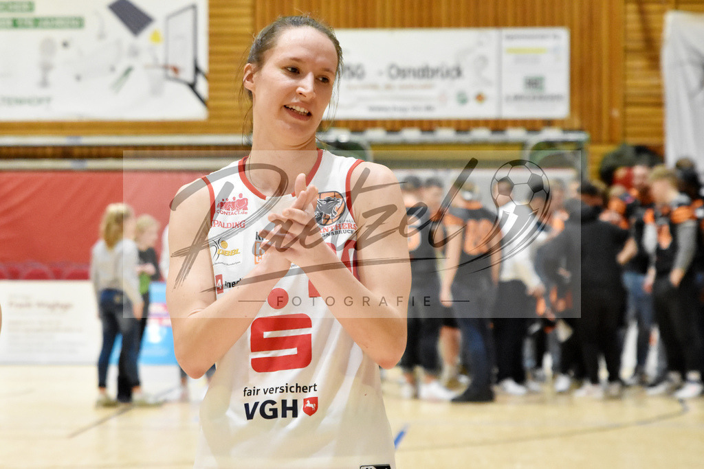 20200126_PANHAL_0070 | Basketball, Frauen: Kata Takacs (GiroLive-Panthers Osnabrück) gestikuliert beim Spiel der Toyota DBBL zwischen GiroLive-Panthers Osnabrück vs. GISA LIONS SV Halle am 26.01.2020 im Panthers Dome in Osnabrück, Deutschland.(Foto von Nico Paetzel) - Realisiert mit Pictrs.com