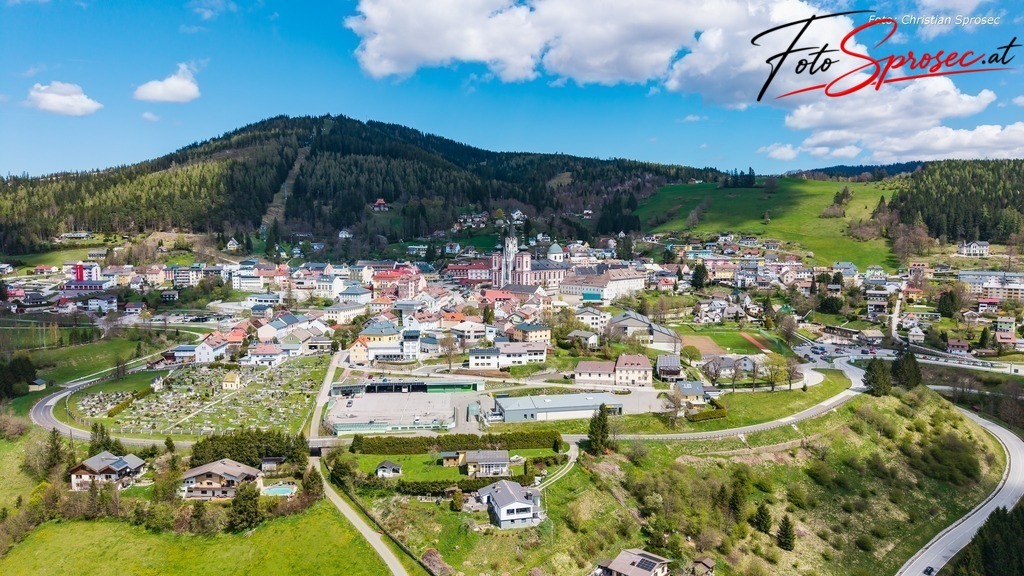 dji-basilika | Mit meiner Kamera halte ich besondere Augenblicke, faszinierende Landschaften und interessante Details fest. Dabei entstehen ganz unterschiedliche Aufnahmen – von stimmungsvollen Landschaftsfotografien und beeindruckenden Drohnenaufnahmen über Pressefotos - Realisiert mit Pictrs.com