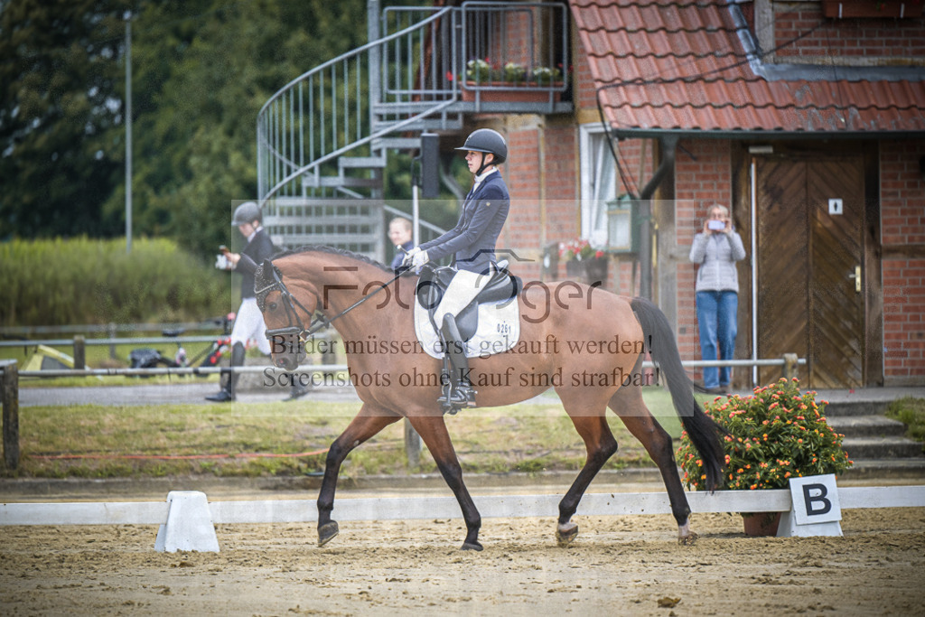 DOS_3534 | Entdecke hochwertige Reitturnierfotos von Foto Oger. Professionell, emotional und authentisch – jetzt Lieblingsmomente im Shop bestellen.Deutschlandweite Turnierfotografie. - Realisiert mit Pictrs.com