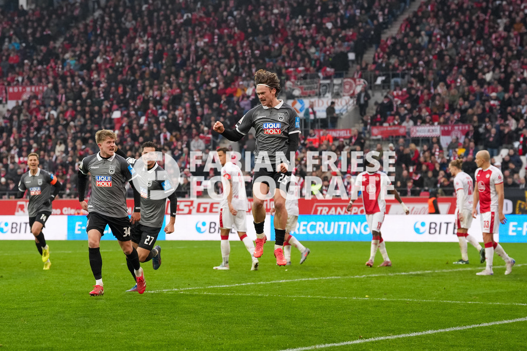 GER Rot-Weiss Essen vs. SSV Ulm, Fussball, 3. Liga, Spieltag 19, Saison 2025/2026, 20.12.2025 | GER Rot-Weiss Essen vs. SSV Ulm, Fussball, 3. Liga, Spieltag 19, Saison 2025/2026, 20.12.2025Foto: Fabian Friese - Realisiert mit Pictrs.com