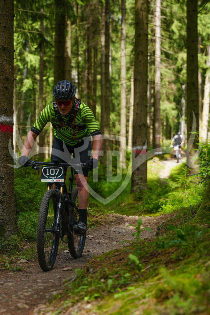 FC603627 | Fotogalerie der Treibjagd im Dunkelwald - Dein MTB Etappenrennen im Erzgebirge - Realisiert mit Pictrs.com