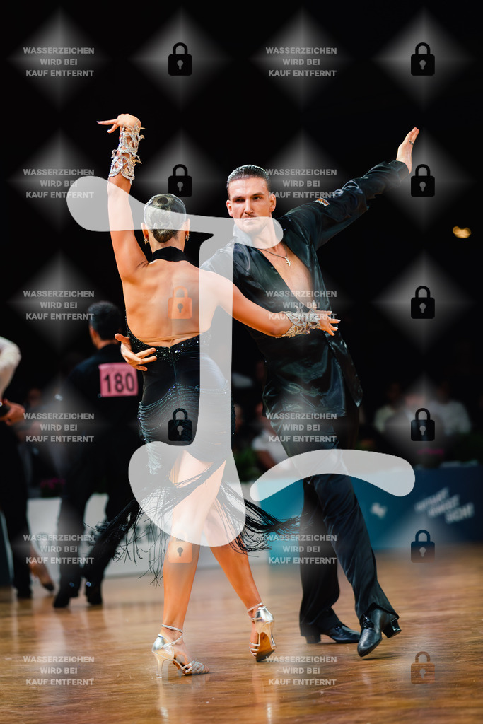 GOC 2025 - WDSF GrandSlam Latin 26th (3) Justin Lauer _ Rita Schumichin (Germany)-2025-08-23-3705 | Webshop for digital downloads and prints of dance sport, event & show photographer Julian Link - Realisiert mit Pictrs.com