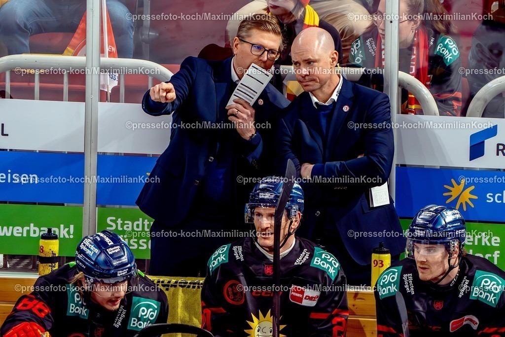 KKU12012501001 | 12.01.2025, xkkux, Eishockey, Penny DEL, Düsseldorfer EG - Eisbären Berlin, PSD-BANK Dome: Co-Trainer Saku Martikainen (DEG) neben Cheftrainer Steven Reinprecht (DEG)