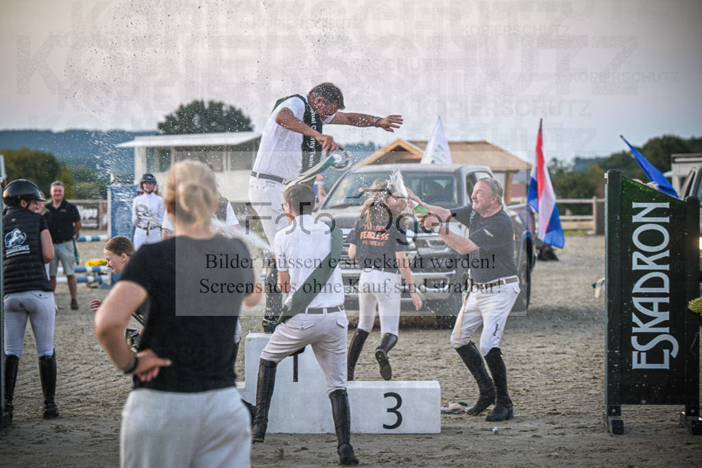 DOS_0232 | Entdecke hochwertige Reitturnierfotos von Foto Oger. Professionell, emotional und authentisch – jetzt Lieblingsmomente im Shop bestellen.Deutschlandweite Turnierfotografie. - Realisiert mit Pictrs.com