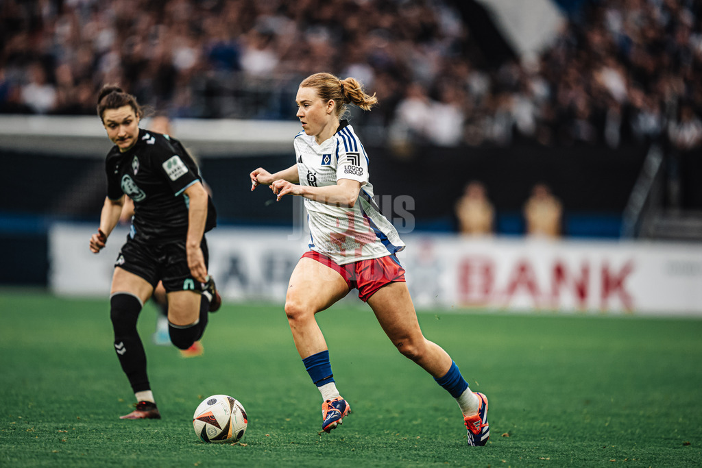 Fußball | Frauen | Saison 2024/2025  | DFB-Pokal der Frauen | Halbfinale | Hamburger SV vs. Werder Bremen | 23.03.2025 | Carla Morich (#10, HSV)
