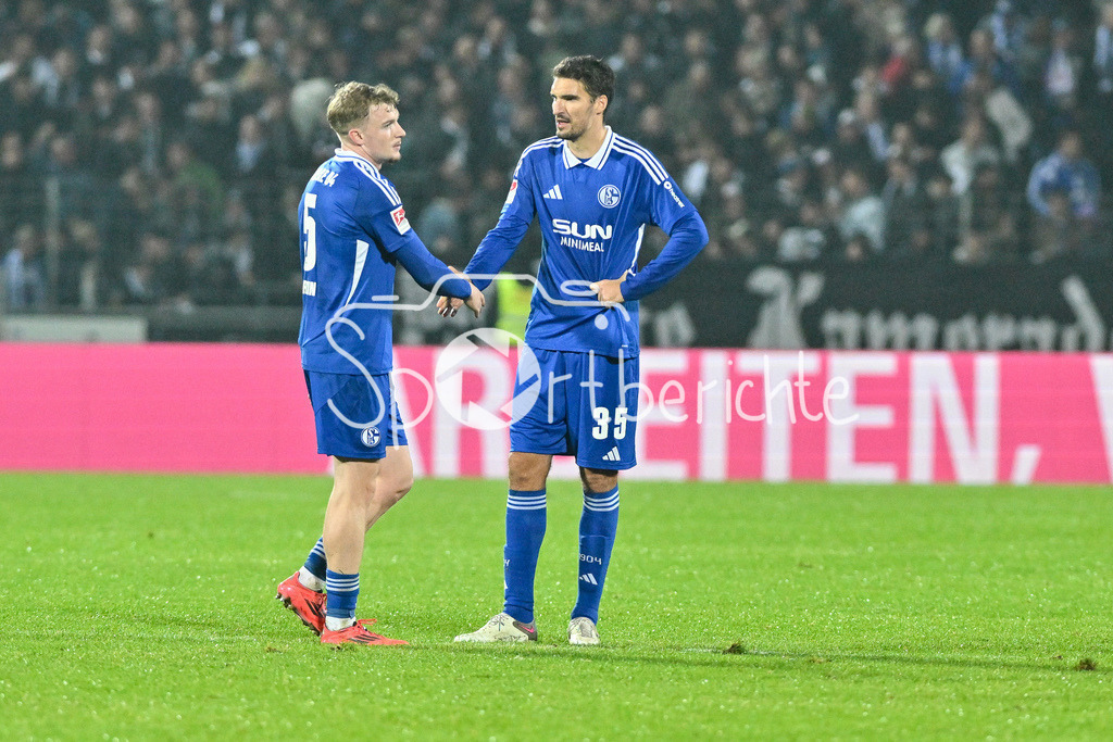 SSV Ulm 1846 Fussball - FC Schalke 04 | Ratlose Schalker nach dem 0-0 in Ulm / Derry John MURKIN (FC Schalke #5) / Marcin KAMINSKI (FC Schalke #35) / 2. Bundesliga: SSV Ulm 1846 Fussball - FC Schalke 04, Donaustadion am 01.11.2024