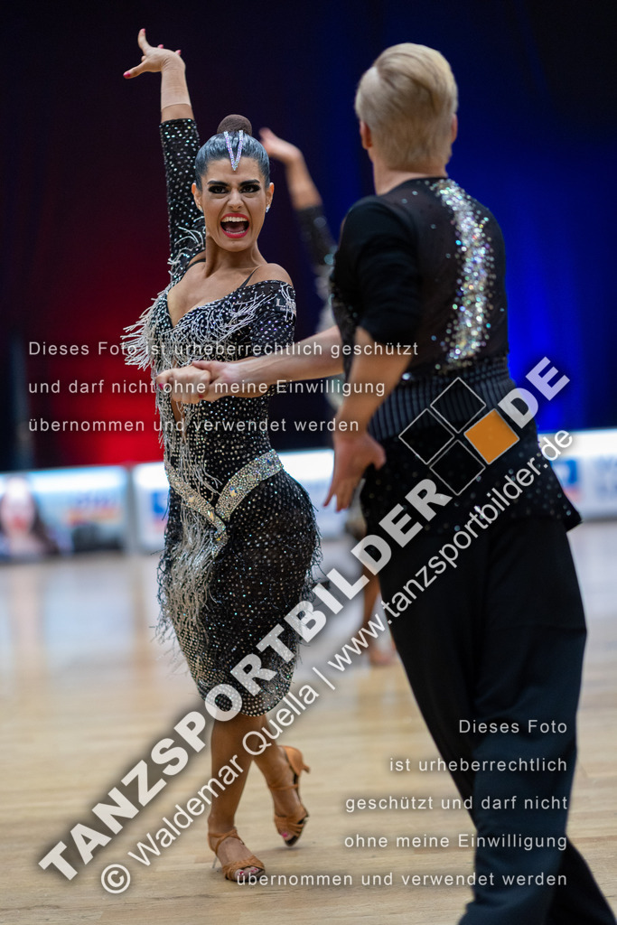 20230115-00153 | Hier finden Sie Tanz Bilder vom Latein und Standard Formationen tanzen. Sportbilder vom Tanzsport. Schöne Fotos und von Weltmeisterschaft, Europameisterschaft, Bundesliga, Regionalliga, Oberliga und Landesliga sowie von GOC Stuttgart, DanceComp, WM Bremen