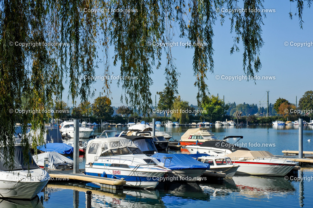 Deutschland_ Bayern_ Lindau am Bodensee_ 21.06.2024-34 | 21.06.2024, Deutschland, GER, Bayern, Lindau am Bodensee, im Bild Stadtansichten, Gebauede, Sehenswuerdigkeiten, Wahrzeichen, Leuchtturm, Loewenfigur, Reise, Feature, Travel, Tourismus, Bodensee, Schiff, SchifffahrtLindau am Bodensee ist eine deutsche Mittelstadt im Suedwesten von Bayern. Der historische Stadtkern der ehemaligen Reichsstadt mit der Maximilianstraße im Zentrum liegt auf einer Insel im oestlichen Teil des Bodensees. Die Insel ist durch eine Straßenbruecke und den Lindauer Eisenbahndamm mit den Stadtteilen auf dem Festland verbunden. Lindau ist eine Große Kreisstadt und der Verwaltungssitz des gleichnamigen Landkreises im bayerischen Regierungsbezirk Schwaben. Quelle: Wikipedia