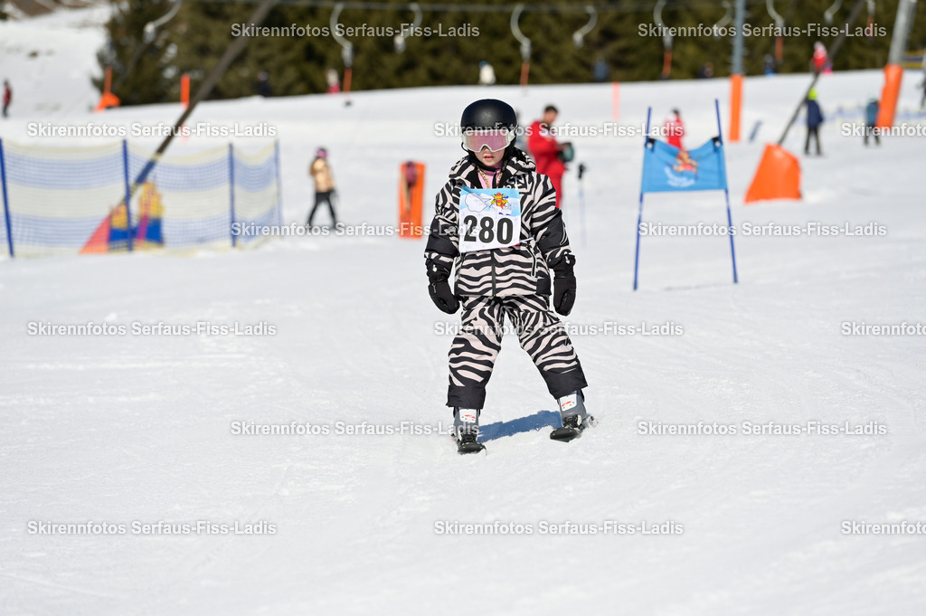 SRF_27.02.2026_420 | Skirennfotos,Serfaus,Fiss,Ladis,Kinderskirennen,Winter,Tirol,Oberland,skirace,SFL,feelfree,weil wir's genießen,ski,Ski,skifahren,Sonnenplateau, - Realisiert mit Pictrs.com