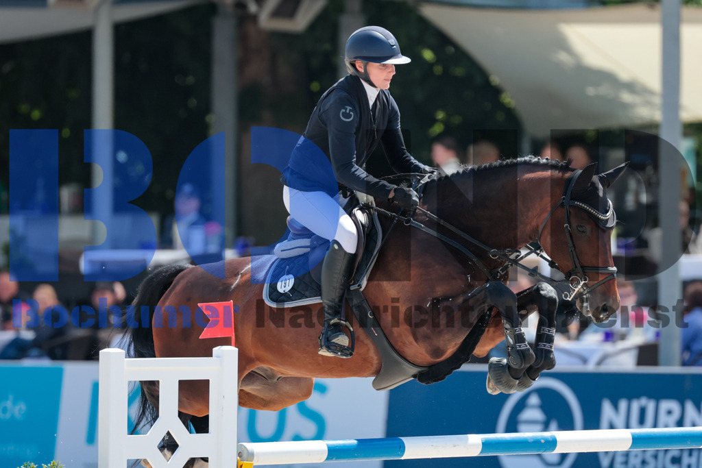 Longines Balve Optimum - Springen Samstag {date} -  | {headline}(Foto: Sebastian Sendlak / BOND) - Realisiert mit Pictrs.com