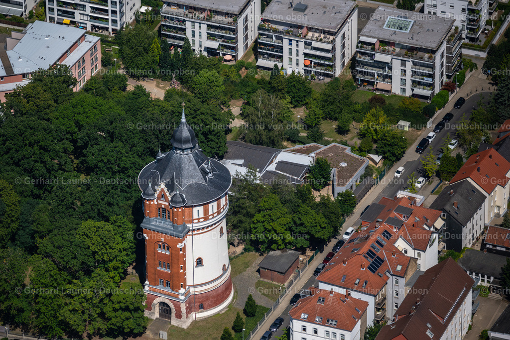 4036314 | BRAUNSCHWEIG 31.07.2020 Bauwerk des Industriedenkmales Wasserturm BS|ENERGY an der Hochstraße - Giersbergstraße in Braunschweig im Bundesland Niedersachsen, Deutschland. Weiterführende Informationen bei: BS|ENERGY Braunschweiger Versorgungs-AG &amp; Co.KG. // Building of industrial monument water tower BS|ENERGY in Brunswick in the state Lower Saxony, Germany. Further information at: BS|ENERGY Braunschweiger Versorgungs-AG &amp; Co.KG. Foto: Gerhard Launer