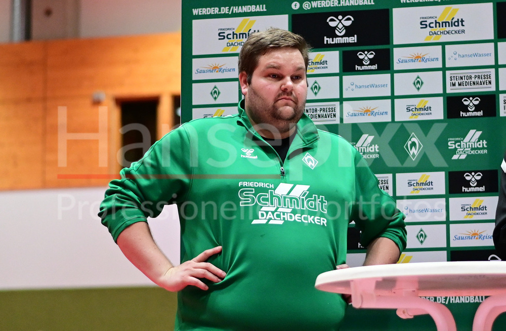 Handball, 2. Bundesliga Frauen, SV Werder Bremen - HSG Bad Wildungen Vipers | v.li.: Timm Dietrich (Trainer, Cheftrainer, SV Werder Bremen) Portrait, Nahaufnahme, Einzelfoto, Einzelbild