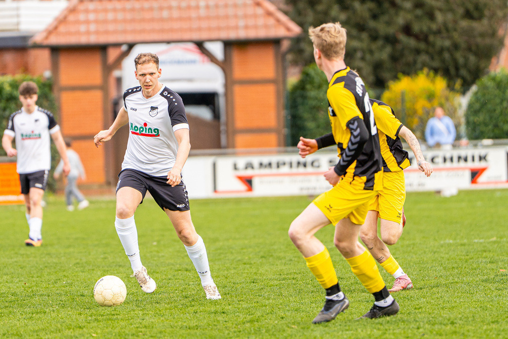 Fußball I Herren I Saison 2025-2026 I Kreisliga VEC I 22. Spieltag I SC SW Bakum - SV Falke Steinfeld I 24248 | jns.sportfotos - Realisiert mit Pictrs.com