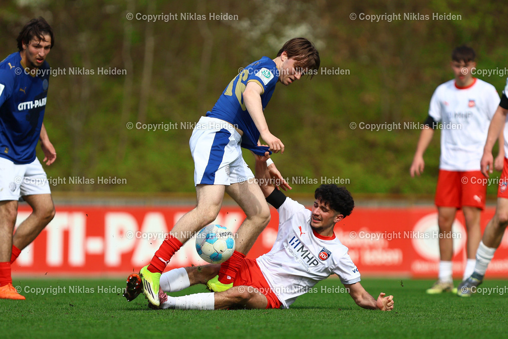 NH_HolsteinKielU19_1FCHeidenheimU19_DFBNachwuchsliga_18042026 | #16 Jonas Ahrens (Holstein Kiel U19), #23 Mete Tuz (1. FC Heidenheim U19)Fußball I Herren I U19 DFB-Nachwuchsliga Hauptrunde Liga A, Gruppe B I Saison 2025-2026 I 9. Spieltag I Holstein Kiel U19 - 1. FC Heidenheim U19 I 18.04..2026 I Citti-Fußball-Park