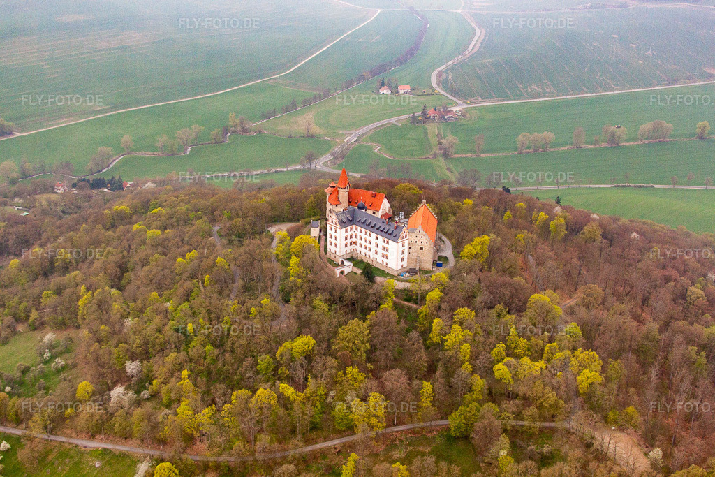Luftbild: Heldburg, Burg Heldburg in Heldburg im Bundesland Thüringen in Deutschland. Foto: IMG_64137.jpg vom 05.04.2014 durch Werner Riehm/FLY-FOTO.deDeutsches Burgenmuseum - Faszination Burg