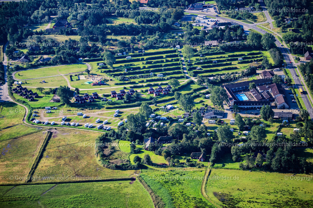 Römö_Dänemark_Kommandrgrden_Camping_ELS_3090280824 | RöMö 28.08.2024 Wohnwagen und Wohnmobile auf dem Wohnmobilstellplatz " Kommandgarden Camping " an der Straße Havnebyvej in Römö auf der Insel Römö in Region Syddanmark, Dänemark. // Caravans and RVs on the RV site " Kommandgarden Camping " on street Havnebyvej in Roemoe at the island Roemoe in Syddanmark, Denmark. Foto: Martin Elsen