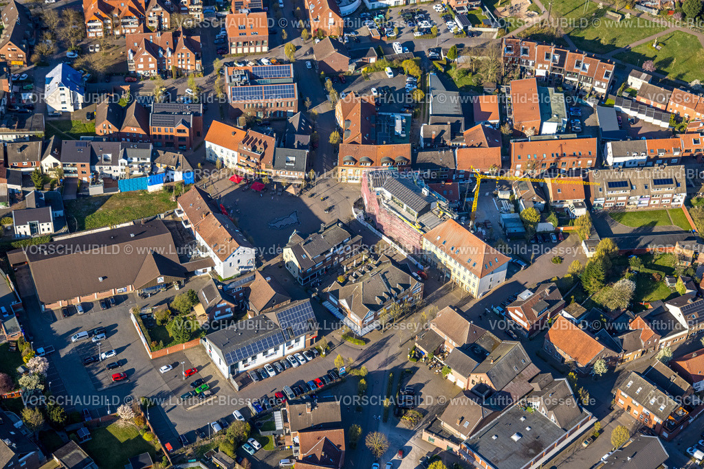 Olfen250405791 | Luftbild, City Innenstadtansicht mit Rathaus und Neubau Baustelle mit Fassadenverkleidung, Marktplatz, Olfen-Stadt, Olfen, Münsterland, Nordrhein-Westfalen, Deutschland