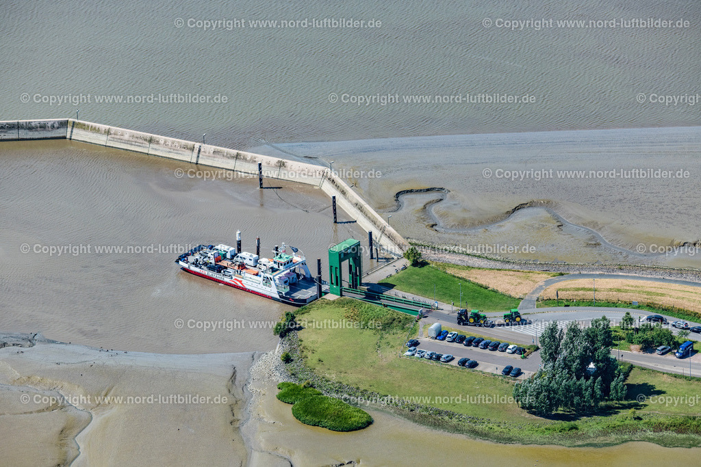 Glückstadt_FRS_Elbfähren_Glückstadt_ELS_3145020822 | GLüCKSTADT 02.08.2022 Ansicht des Fähranlegers der Elbfähre Glückstadt Wischhafen in Glückstadt im Bundesland Schleswig-Holstein, die von der Elbfähre Glückstadt Wischhafen GmbH & Co betrieben wird. Weiterführende Informationen bei: Elbfähre Glückstadt Wischhafen GmbH & Co. // View at the ferry quay of the Elbe ferry Glueckstadt Wischhafen in Glueckstadt in Schleswig-Holstein which is operated by the Elbferry Glueckstadt Wischhafen. Further information at: Elbfaehre Glueckstadt Wischhafen GmbH & Co. Foto: Martin Elsen