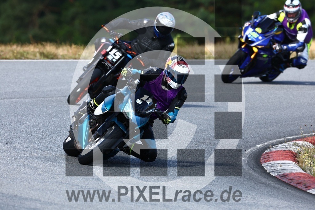 0011-20240805_00427 | Schöne Erinnerungen an spannende Momente - das festzuhalten ist unser Job. PIXELrace.de ist seit 2003 auf den Rennstrecken Europas unterwegs um die Action draußen beim Fahren und die wunderbare Stimmung imm Fahrerlager für euch einzufangen.