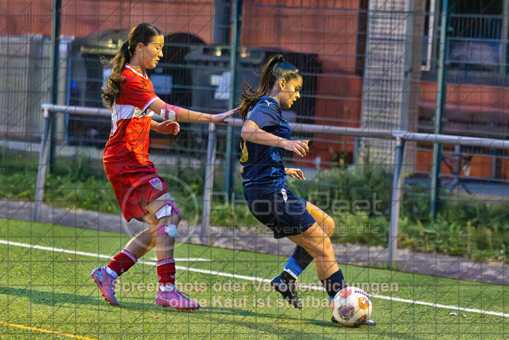 20261007_190209_0056-Bearbeitet_(c)_by_PhotoPeet | #,ASV Spartania Eislingen (blau) vs. VFB Stuttgart (rot), Fußball, Verbandspokal der B-Juniorinnen,  Saison 2026/2027, Kunstrasenplatz, Öschhalle, 73054 Eislingen, 07.10.2026 - 18:30 Uhr,Foto: PhotoPeet / Sport- &amp; Eventfotografie / Peter Harich
